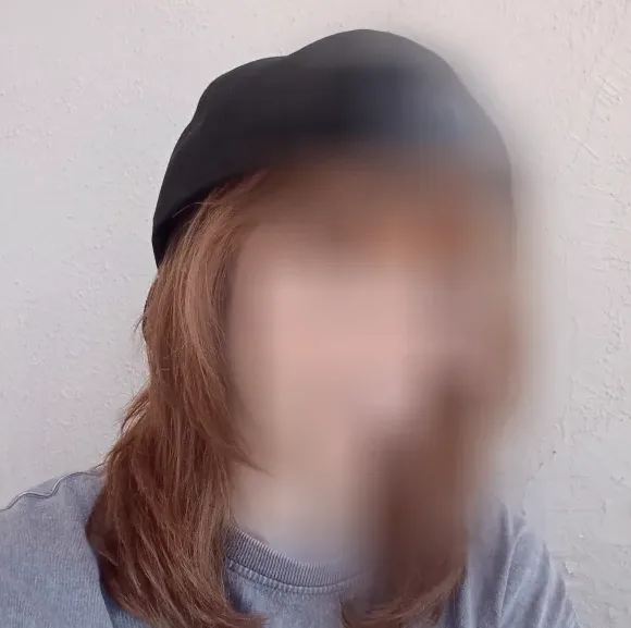 Amber, 27