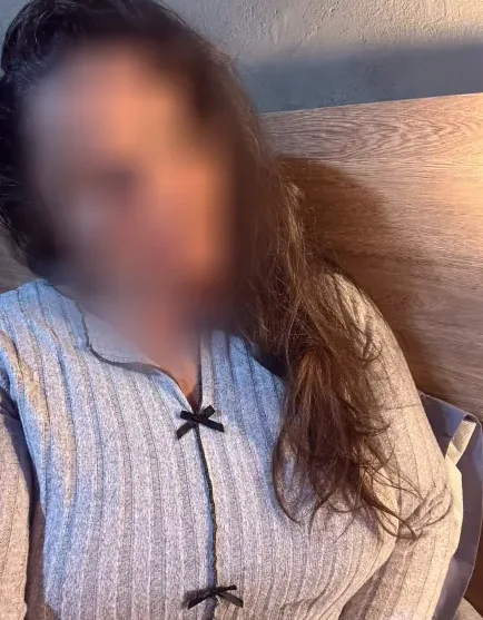 Ella, 33