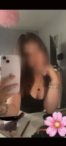 Ella, 20