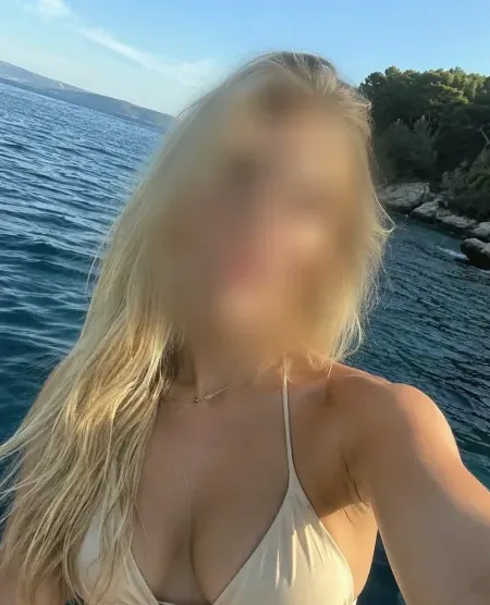 Hayley, 27