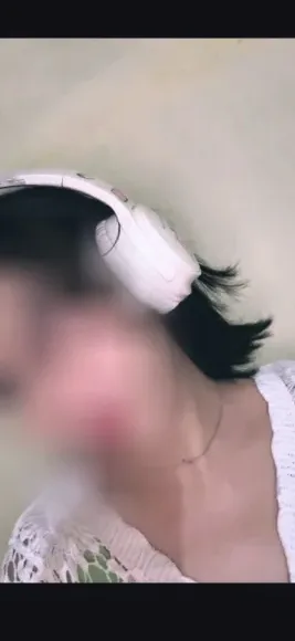 Isobel, 30