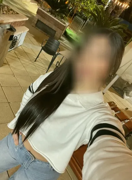 Lauren, 24
