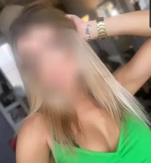 Molly, 21