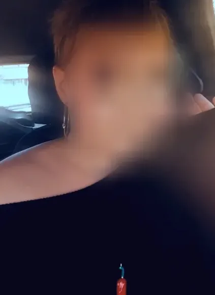 Sadia, 37