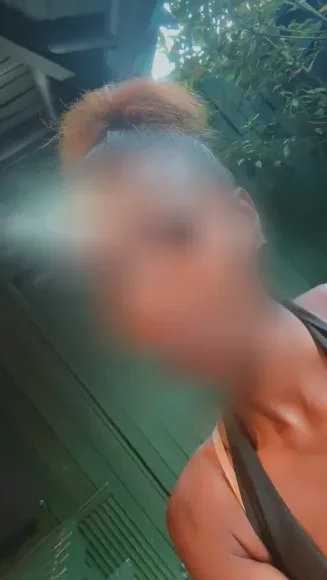 Zoe, 24